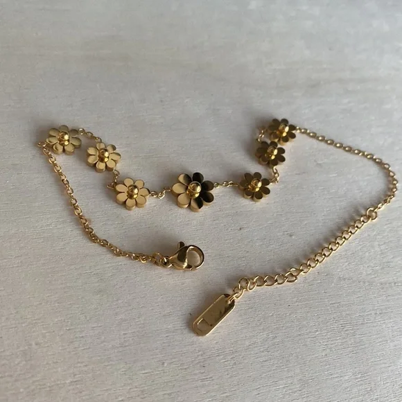 Daisy Linked Anklet - Picture 5 of 5